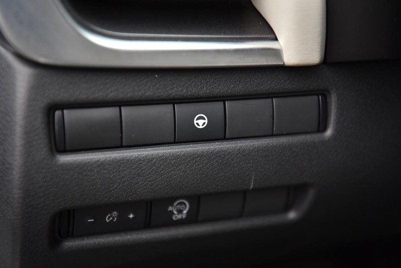 Nissan Rogue Vehicle Image 10
