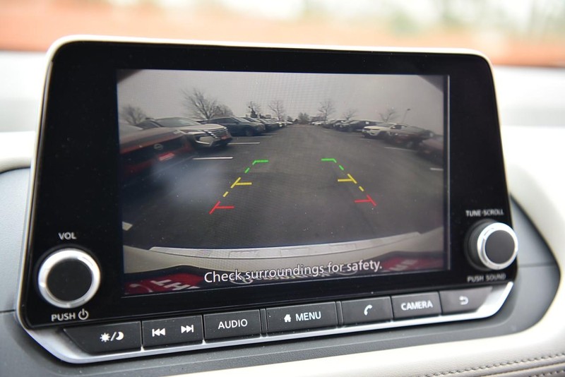 Nissan Rogue Vehicle Image 12