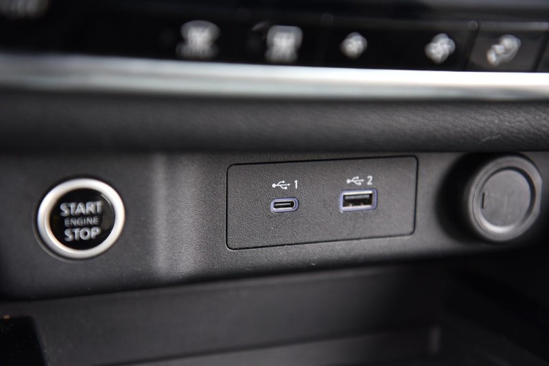 Nissan Rogue Vehicle Image 14