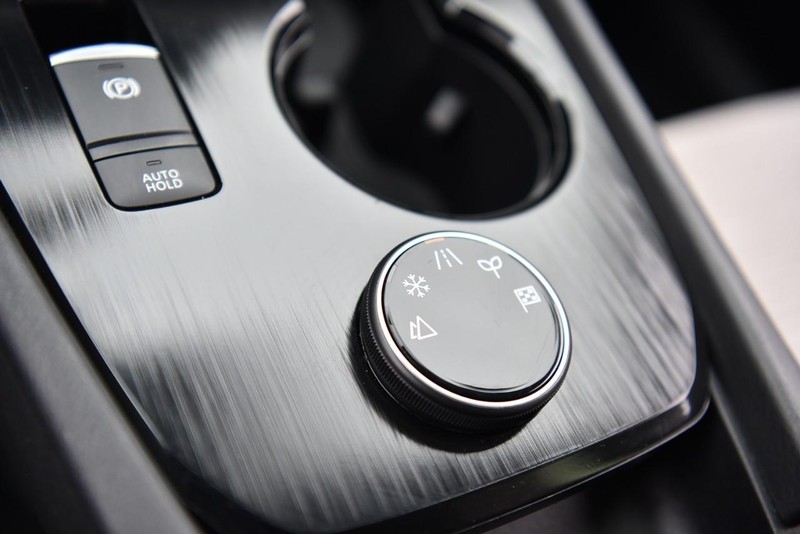 Nissan Rogue Vehicle Image 15