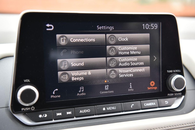 Nissan Rogue Vehicle Image 16