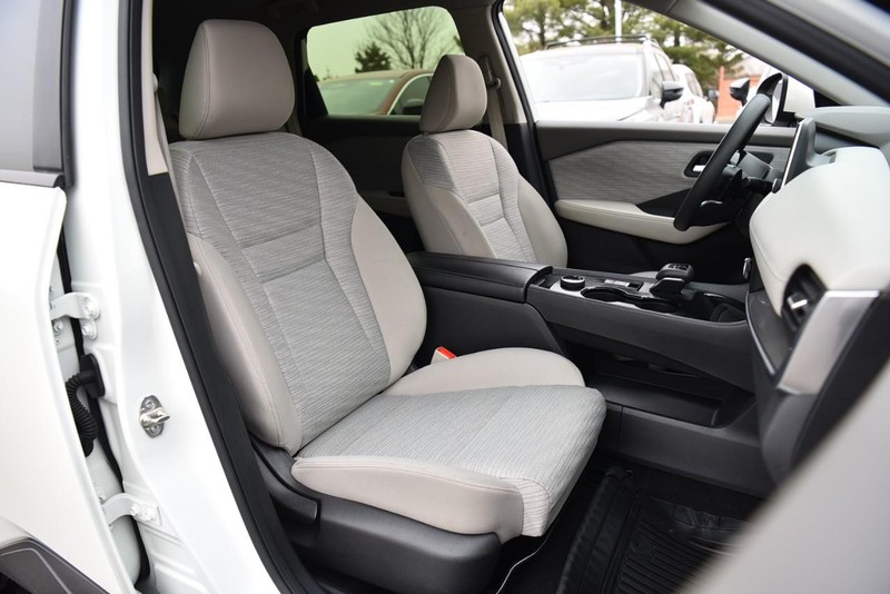 Nissan Rogue Vehicle Image 19