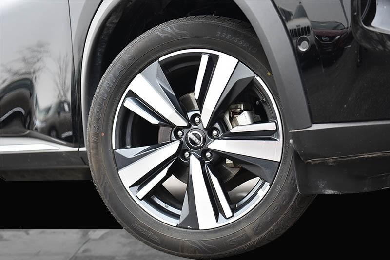 Nissan Rogue Vehicle Image 03