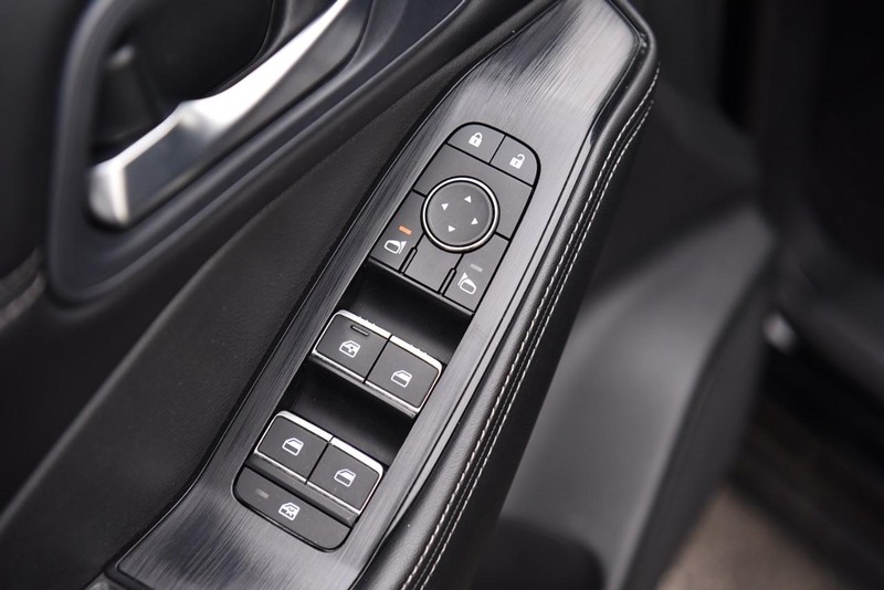 Nissan Rogue Vehicle Image 08