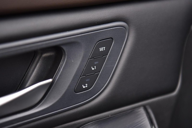 Nissan Rogue Vehicle Image 09