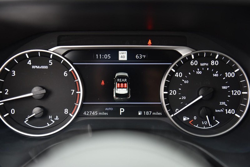 Nissan Rogue Vehicle Image 12