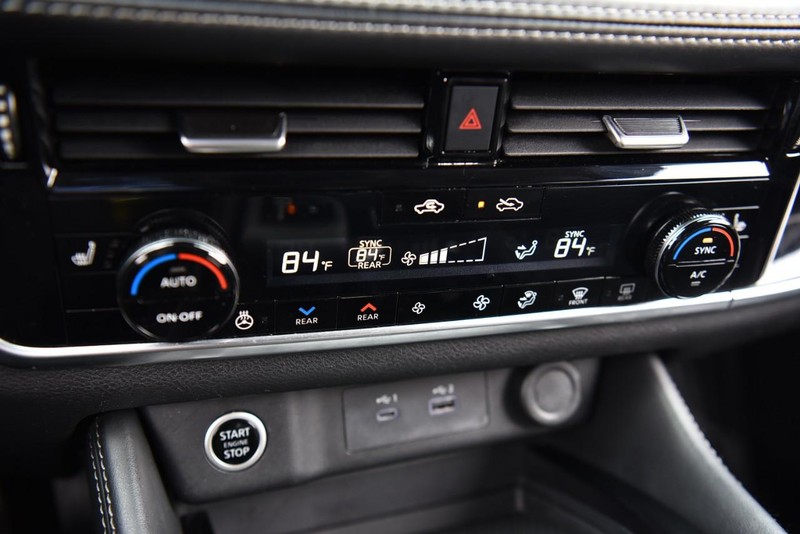 Nissan Rogue Vehicle Image 14