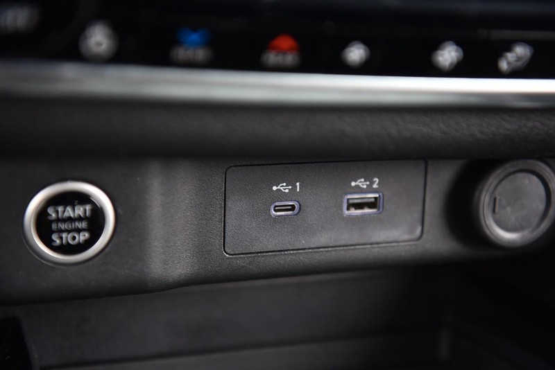 Nissan Rogue Vehicle Image 15