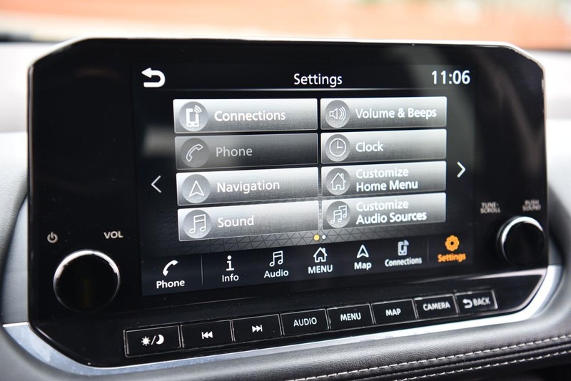 Nissan Rogue Vehicle Image 17