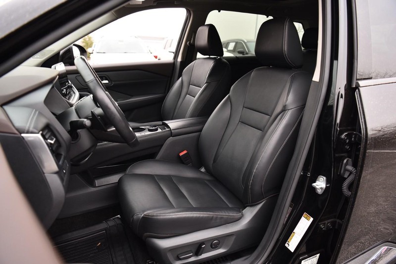 Nissan Rogue Vehicle Image 19