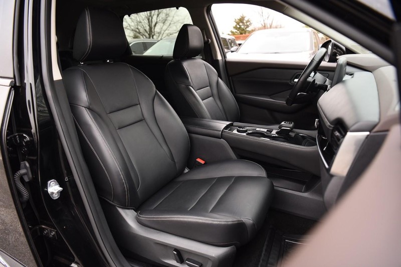 Nissan Rogue Vehicle Image 20