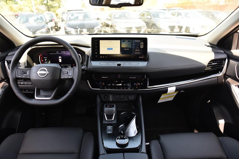 Nissan Rogue Vehicle Image 08