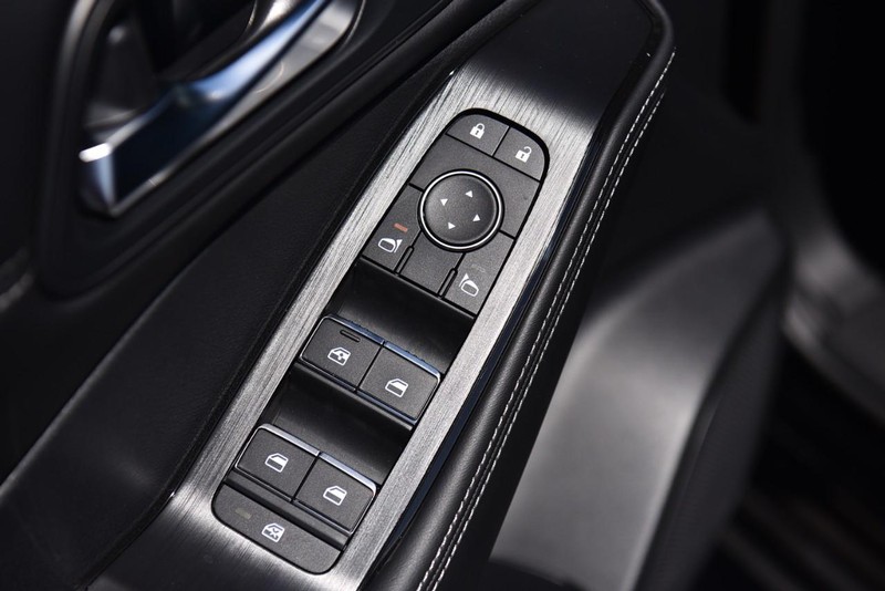 Nissan Rogue Vehicle Image 09