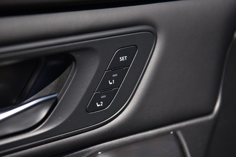 Nissan Rogue Vehicle Image 10