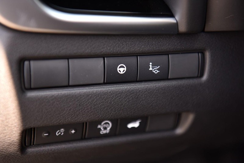 Nissan Rogue Vehicle Image 12