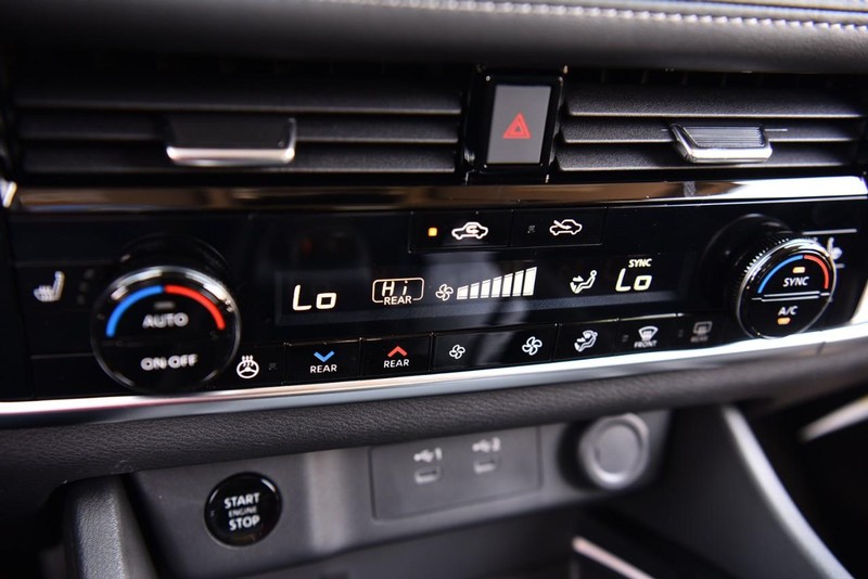 Nissan Rogue Vehicle Image 16