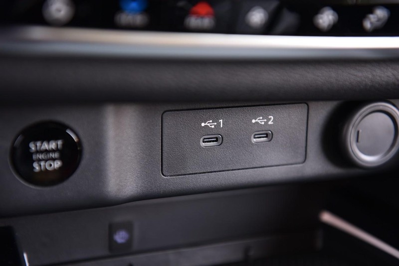 Nissan Rogue Vehicle Image 17