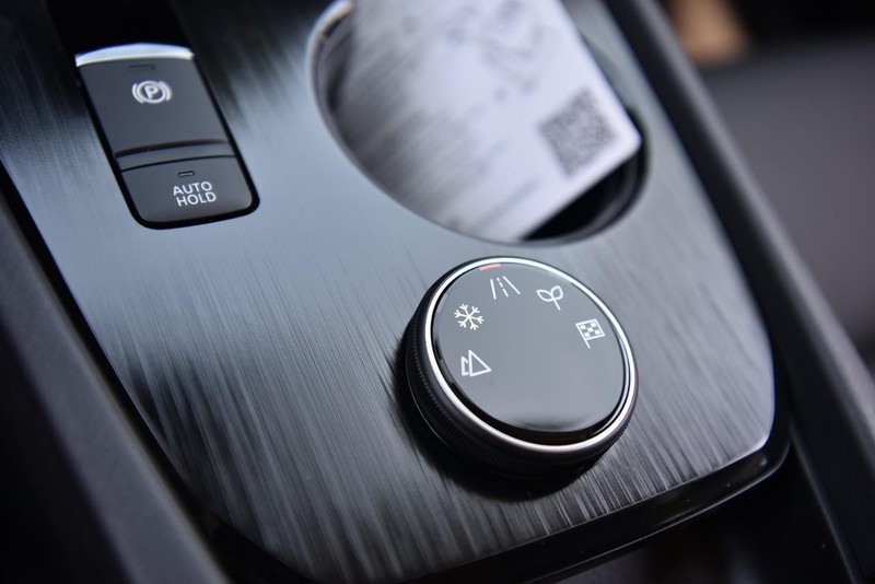 Nissan Rogue Vehicle Image 18
