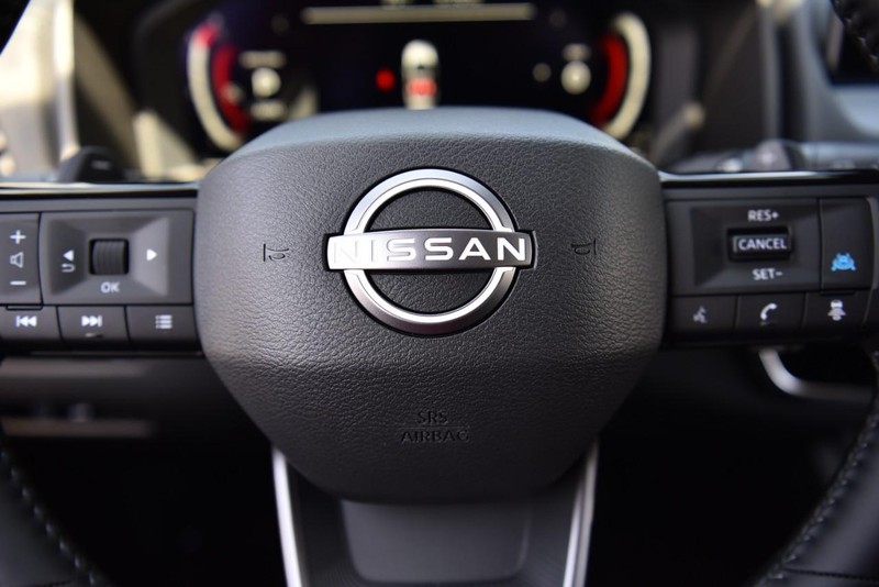 Nissan Rogue Vehicle Image 19