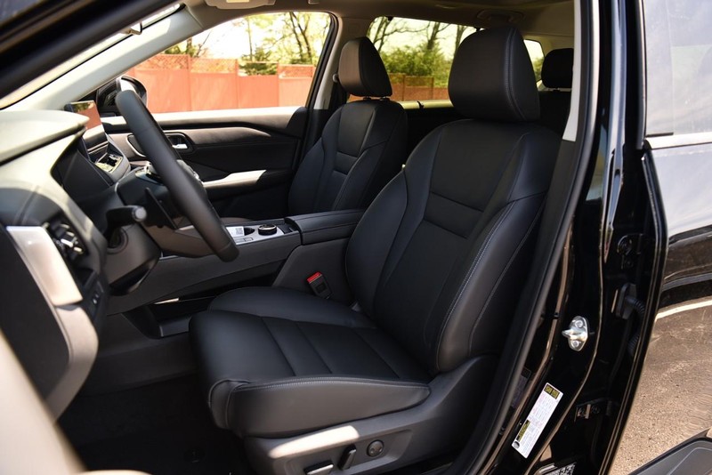 Nissan Rogue Vehicle Image 20