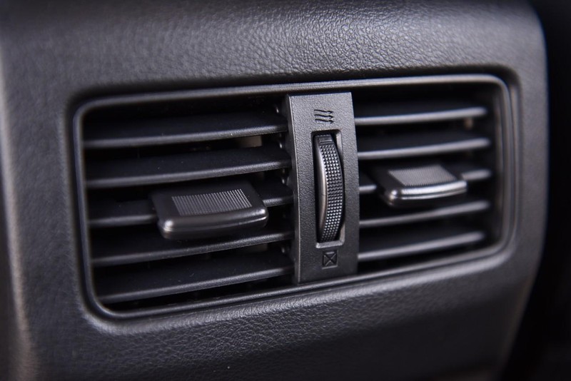 Nissan Rogue Vehicle Image 24
