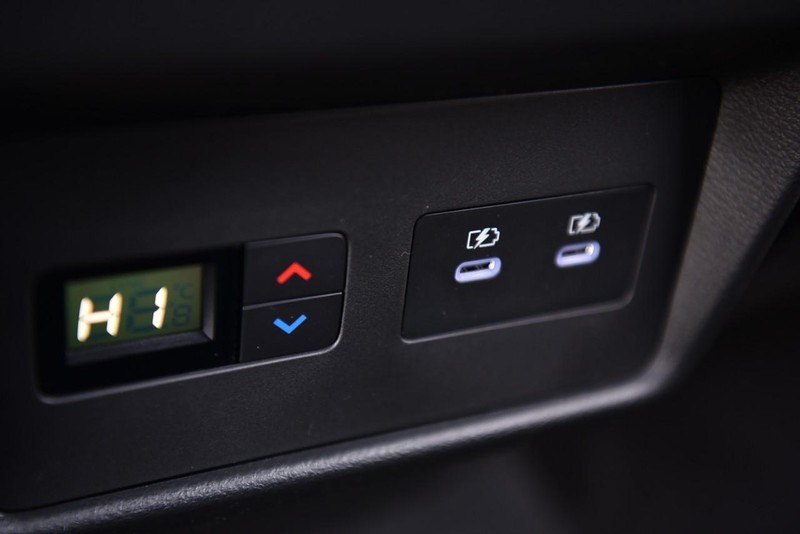 Nissan Rogue Vehicle Image 25