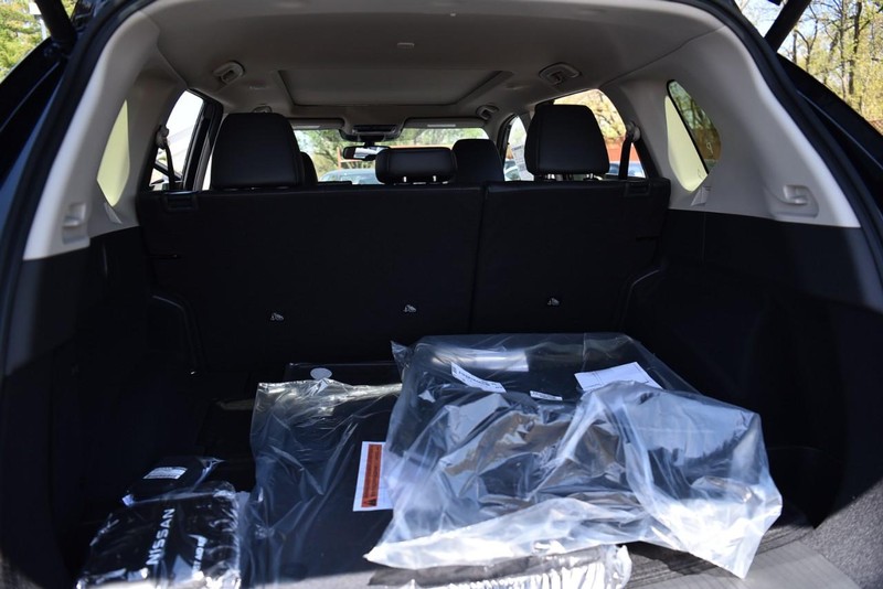 Nissan Rogue Vehicle Image 26