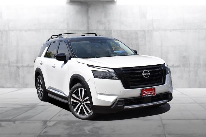 Nissan Pathfinder Vehicle Image 02