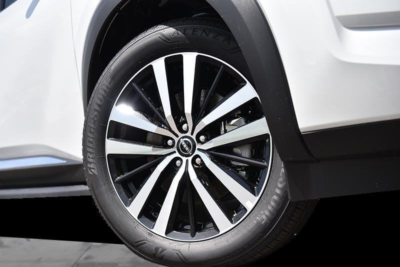 Nissan Pathfinder Vehicle Image 03