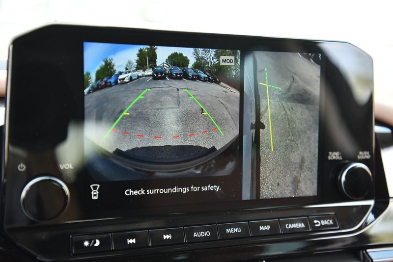 Nissan Pathfinder Vehicle Image 16