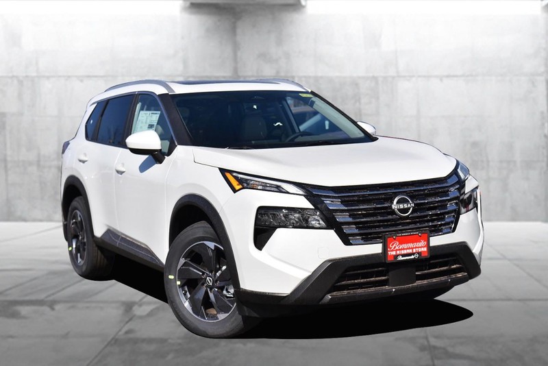 Nissan Rogue Vehicle Image 02