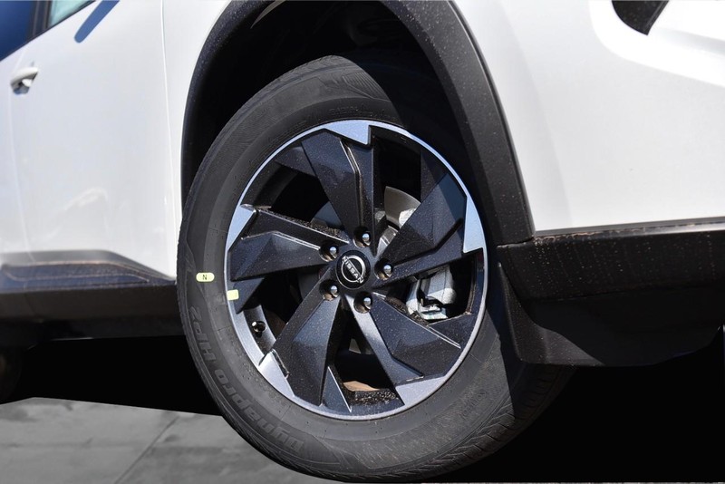 Nissan Rogue Vehicle Image 03