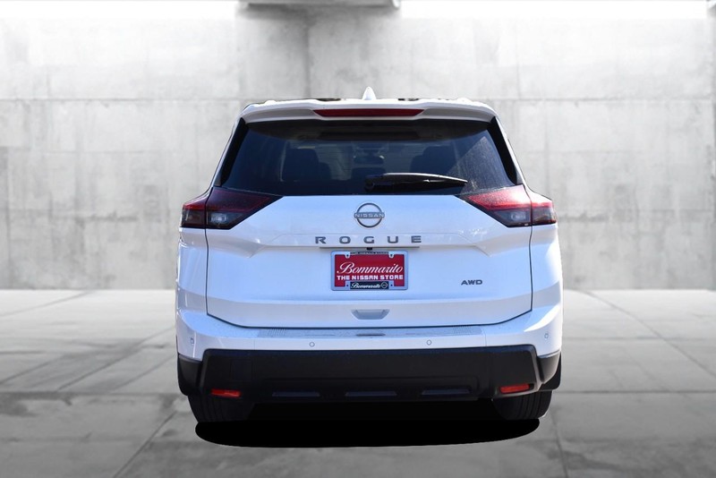 Nissan Rogue Vehicle Image 06
