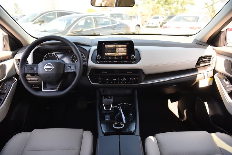Nissan Rogue Vehicle Image 07