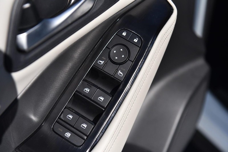 Nissan Rogue Vehicle Image 08