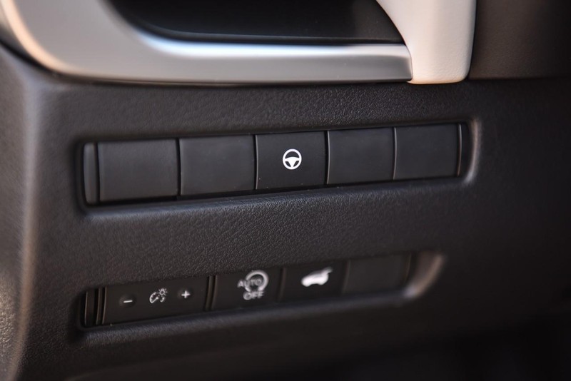 Nissan Rogue Vehicle Image 10