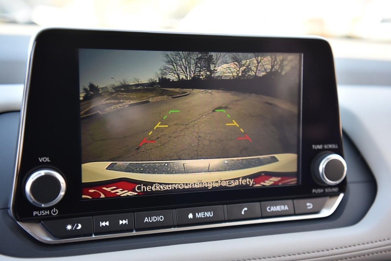 Nissan Rogue Vehicle Image 12