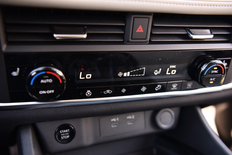 Nissan Rogue Vehicle Image 13