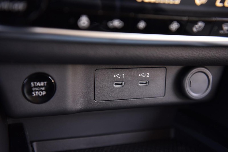 Nissan Rogue Vehicle Image 14