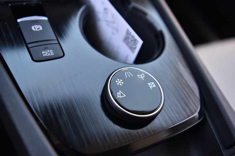 Nissan Rogue Vehicle Image 15