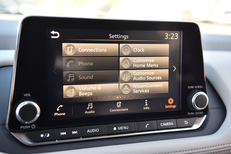 Nissan Rogue Vehicle Image 16
