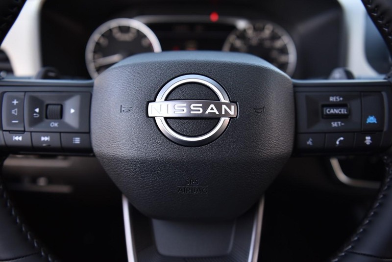 Nissan Rogue Vehicle Image 17