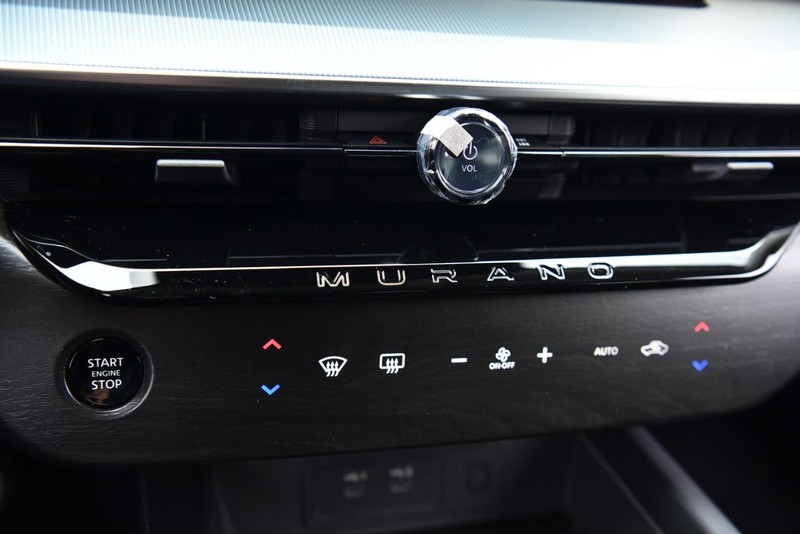 Nissan Murano Vehicle Image 14