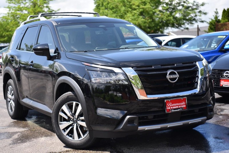 Nissan Pathfinder Vehicle Image 02