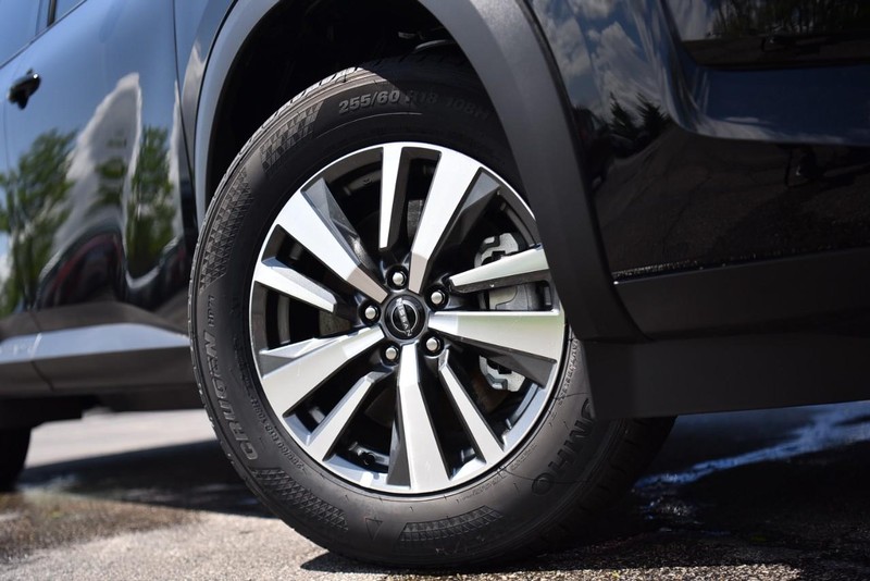 Nissan Pathfinder Vehicle Image 03