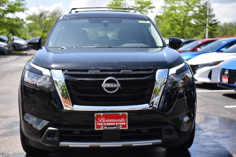 Nissan Pathfinder Vehicle Image 04
