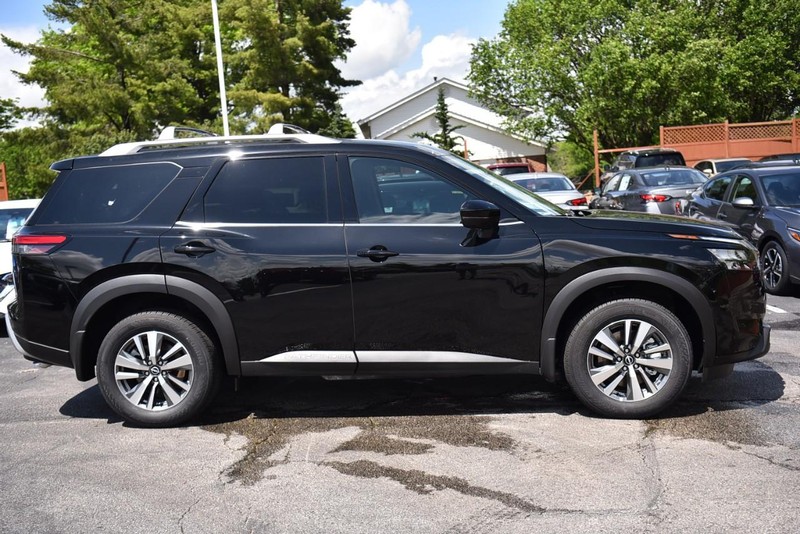 Nissan Pathfinder Vehicle Image 05