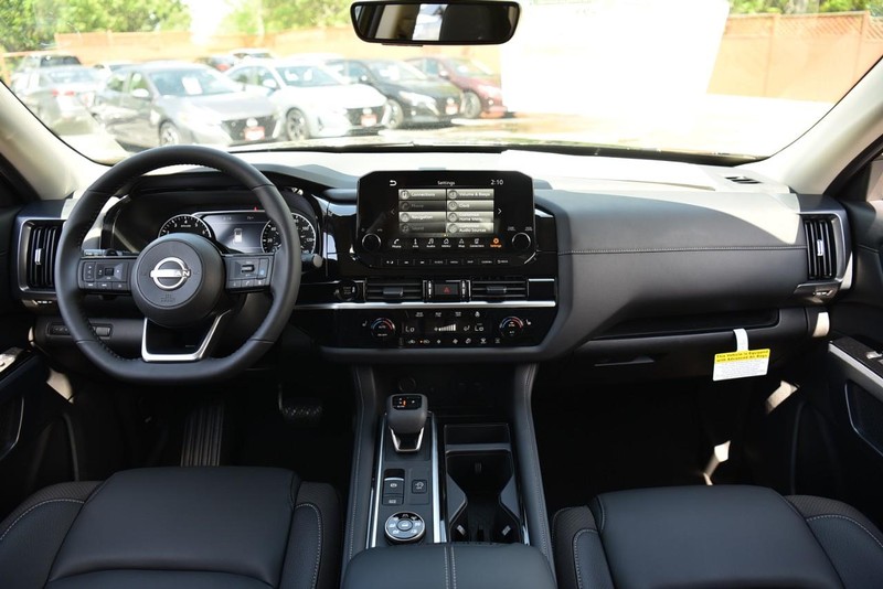 Nissan Pathfinder Vehicle Image 08