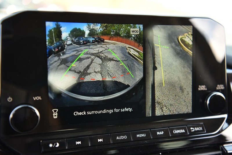 Nissan Pathfinder Vehicle Image 15