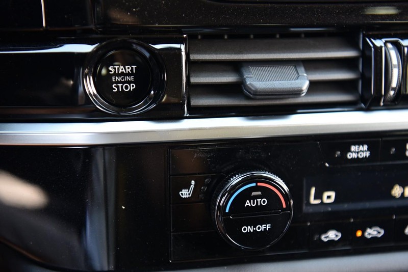 Nissan Pathfinder Vehicle Image 17